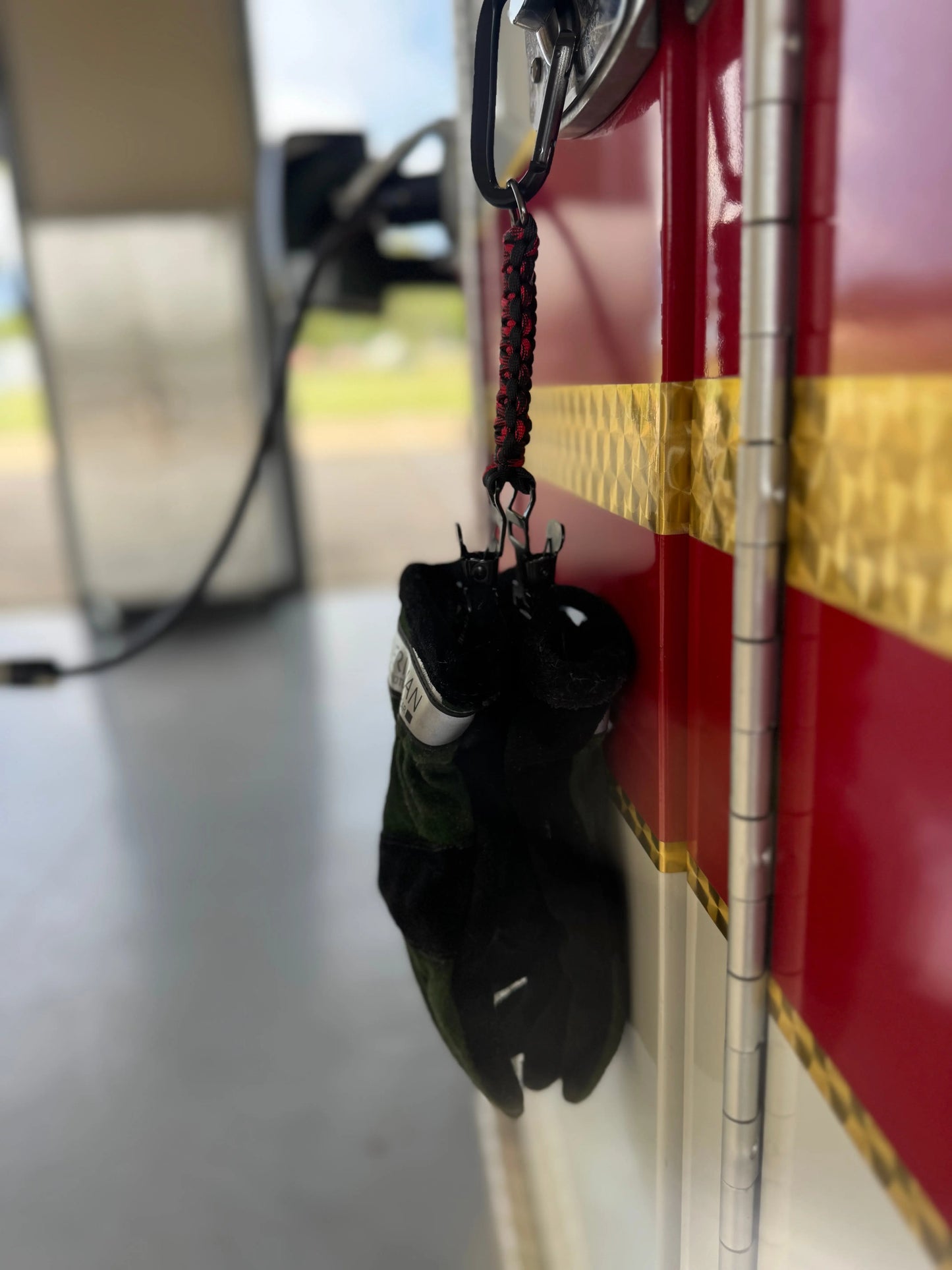 Paracord Glove Holder with Dual Alligator Clips, Carabiner & D-Ring β Firefighter, EMS, Lineman Gear Swinging K Creations