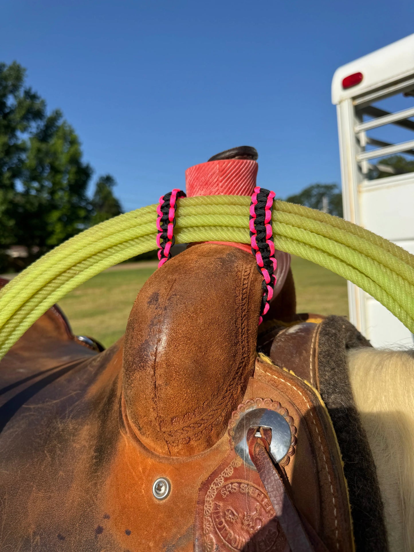 Custom Paracord Rope Holder β Bungy Cord Saddle Strap with Side Buckle for Team Roping & Ranch Tack Swinging K Creations